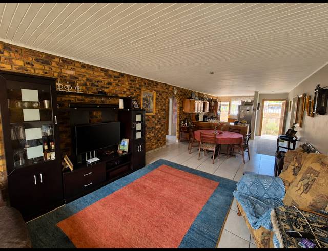 4 BEDROOM TOWNHOUSE FOR SALE IN VANDERBIJLPARK SE 1